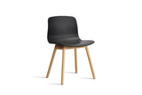 About a Chair - AAC12 Black/Oak | By HAY