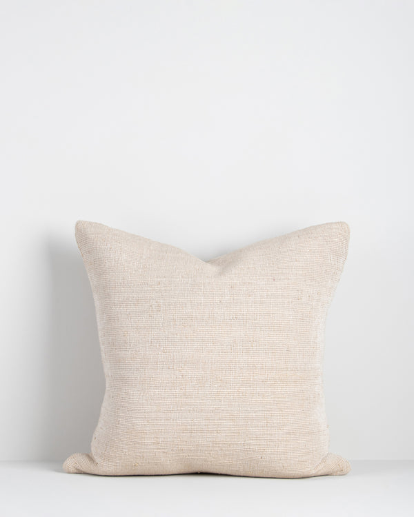 Magnus Cushion White | BAYA