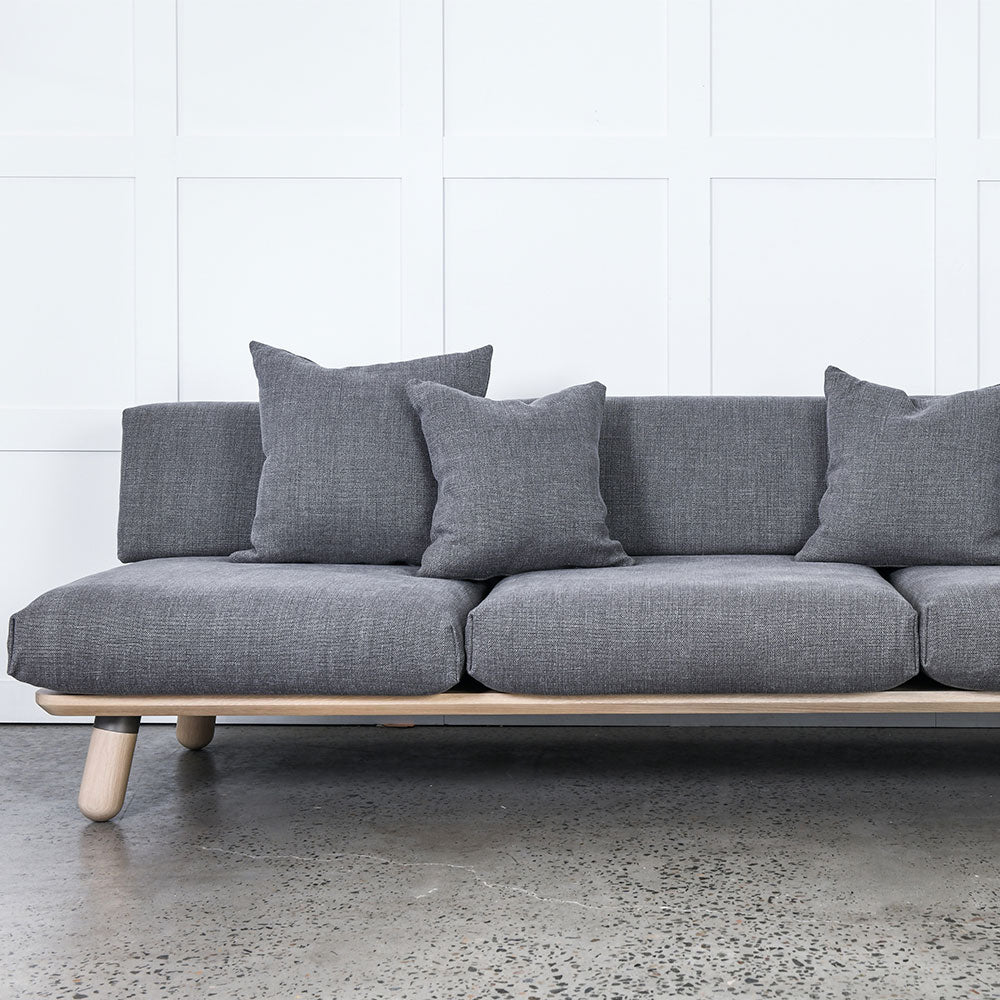 gmch217A ○ 希少 ARTIFEX AUSTRALIA Camille 1990's Artifex Post Modern Sofa. Classic piece of Australian