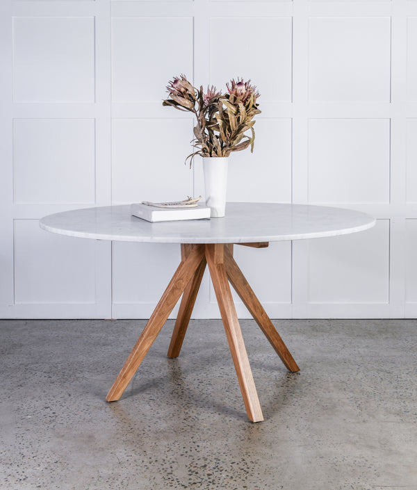 Toma Dining Table | By Artifex