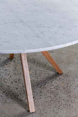 Toma Dining Table | By Artifex