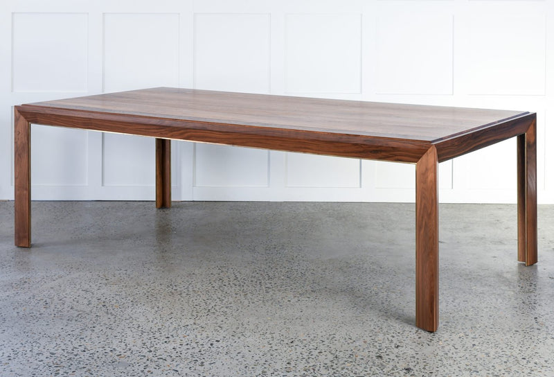 Verona Dining Table | By Artifex